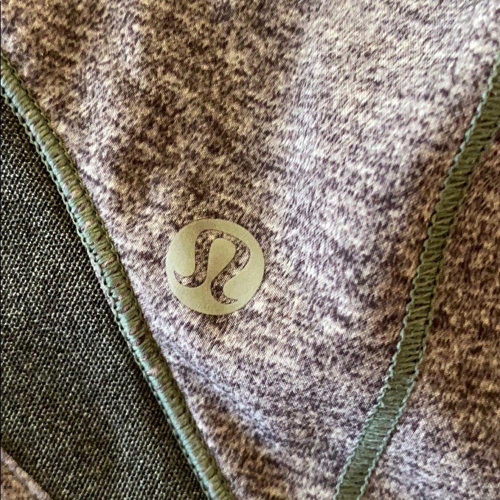 Lululemon Hotty hot shorts - Picture 3 of 4